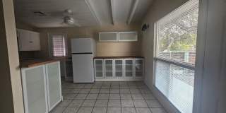 Adorable 2 bed 1 bath Gallery 7