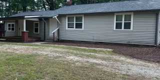 Private ranch with spacious yard! Can accommodate 5 bedrooms! Gallery 1