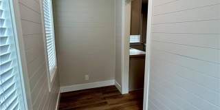211 N Roberts Street Gallery 17