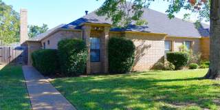 Newly Painted Lovely 3 Bedroom, 2 Bath Duplex-Lawn Care Provided! Newly Painted Lovely 3 Bedroom, 2 Bath Duplex-Lawn Care Provided! Gallery 1