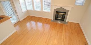 2bd/2.5ba Kirkland Townhome Gallery 7