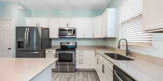 Gorgeous 3/2 in St. Cloud with fence enclosed yard and 3 car garage!  Available Now! Gallery 6