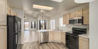 Spacious 3 Bed, 2 Bath Home in Peoria - Your Perfect Home Awaits! Gallery 1