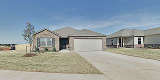 Very Nice 4 Bedroom 2 Bath Home in Yukon Schools. Gallery 1