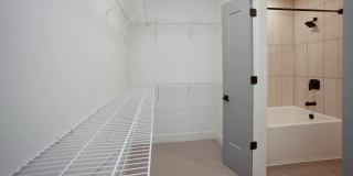 Luna Upper Westside Gallery 71