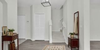 Bright and Spacious Townhome in Gate Community Gallery 12