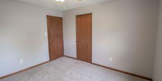 Spacious 3 bedroom w/ fenced yard Gallery 32