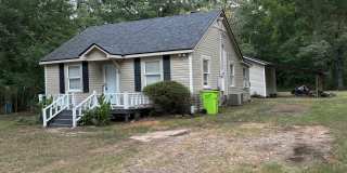**CHARMING 2/1 BENTON HOME** **CHARMING 2/1 BENTON HOME** Gallery 3
