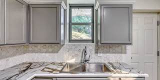 Fully Renovated 3 Bedroom, 1 Bathroom Townhouse Gallery 4
