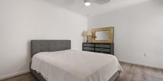 WELCOME TO THIS BEAUTIFULLY UPDATED 2 BEDROOM, 2 BATHROOM VILLA LOCATED IN THE DESIRABLE CENTER GATE COMMUNITY OF SARASOTA! Gallery 18