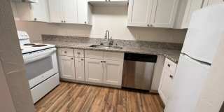 2 Bedroom Condo in Lake Oswego Gallery 14