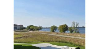 LAKE VIEW- 3 Bedroom Condo Gallery 17