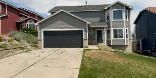 Fantastic 4 Bedroom Nestled in the heart of Old Farm! Gallery 1