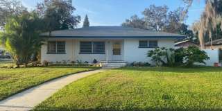 Wonderful 60s Throwback 2/2 on large corner lot with fenced yard Gallery 1