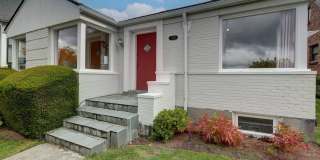 Unique Laurelhurst 3 Bedrooms with 2 Bathrooms Home Close to UW! Gallery 1