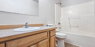 5BR/3BA End Unit with Greenbelt View in Lynnwood Gallery 24