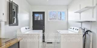 1309 Jones Street Gallery 18
