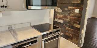 Charming Railroad-Style Townhouse Near Forsyth Park & Starland Gallery 12