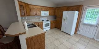 Room in 3 Bedroom Home at Ridge Ave Gallery 16