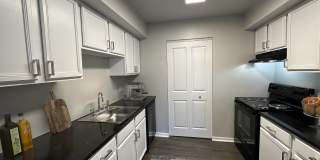 The Peak Apartments and Townhomes Gallery 4