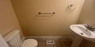 Fully refurbished duplex in excellent location - new carpet, fresh paint, etc. Gallery 8