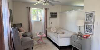 Adorable Garage Apartment Living in the Riverside Community Gallery 7