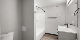 Creekside Commons Apartments Gallery 130