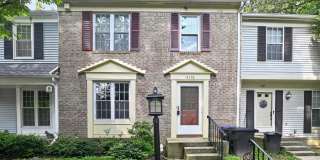 Well maintained, Bright & Spacious 3 BR/3.5 BA Townhome w/ Parking & Private patio - Pets Welcome! Gallery 1