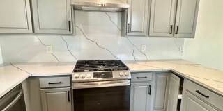 Modern 3 bedroom, 2.5 bathroom Townhome in Mapleleaf! Gallery 6