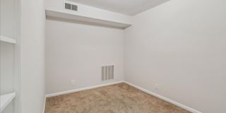 Spacious Ground Floor Condo in Silver Spring Gallery 12
