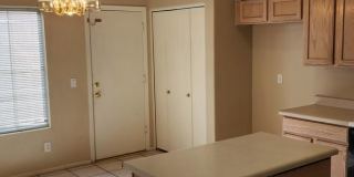 Charming 2 Bedroom Home with Den in Prime Location! Gallery 5