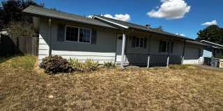 Nice 2 Bedroom Home With A Huge Fenced Back Yard In SE Albany Gallery 1