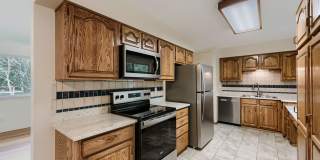 Beautiful 3-Bedroom Home with Large Backyard & Mountain Views Gallery 13