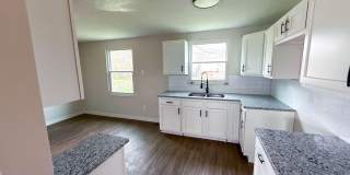 Newly Rehabbed 4BR Home in Hamilton Schools w/ Full Basement Gallery 4