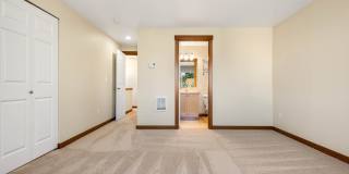 Beautiful 3-Bedroom Townhome Near Licton Springs Park Gallery 14