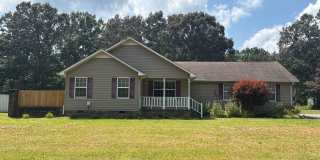 Beautful Home with Spacious 1 Acre Lot Outside Manchester City Limits... Gallery 1
