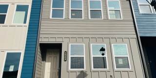 LIKE NEW IN PARK VUE! Townhome located across from Westside Park in Atlanta! MUST SEE! Gallery 1