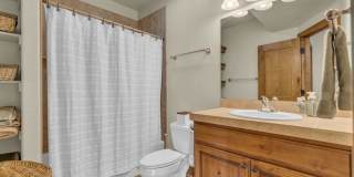 Cedar Ridge Townhome  **Mid-April thru November Rental** Gallery 12