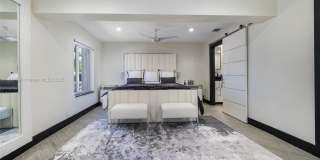 517 S Riverside Dr Gallery 2
