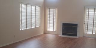 Chandler Town Home, Light Bright and High Ceilings.  Great Floor plan and Quaint community!!! Come, Show and Rent Today!!! Gallery 3