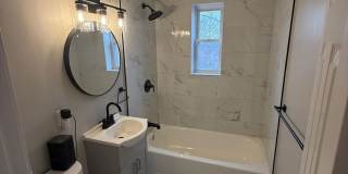 Beautiful 3 Bedroom 2 bath Townhome Conveniently Located and updated Gallery 5