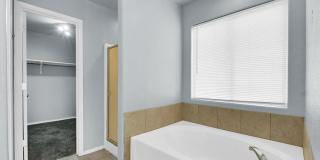 Large home in Legends West Gallery 6