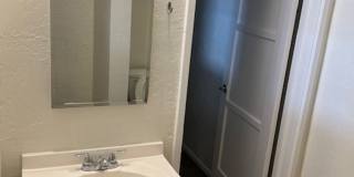 Spacious 3 Bedroom + Den Near Phoenix Country Club Gallery 8