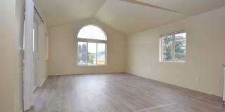 Beautiful 4 bedroom, 3 bathroom unit with attached garage! Gallery 1