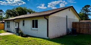 Desirable Grove Park Home 3/2 for Under $2,000!! Gallery 7