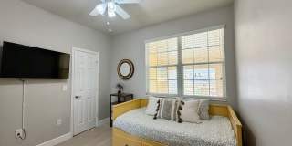 Spacious Townhome in Central Location! Gallery 22