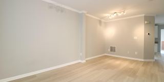 43673 SCARLET Square Gallery 3