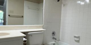 Wonderful 2/2 in Perfect Far West Location Gallery 16