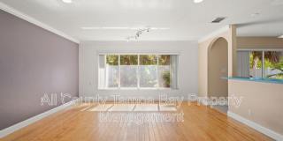 2725 N Myrtle Ave Gallery 7