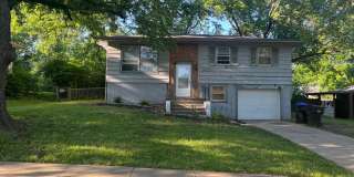 3 BEDROOM 1 FULL BATH HOME WITH LIVING ROOM & REC ROOM, SINGLE GARAGE AND LARGE BACKYARD 3 BEDROOM 1 FULL BATH HOME WITH LIVING ROOM & REC ROOM, SINGLE GARAGE AND LARGE BACKYARD Gallery 1
